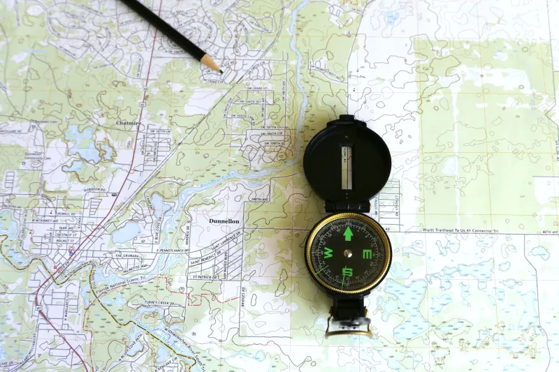 Carte et boussole : retrouver le nord sans pile ni signal dans les Pyrénées