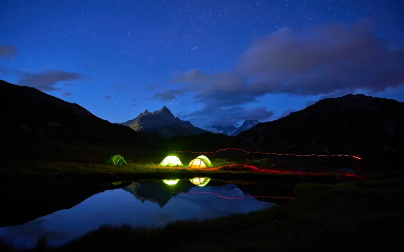 Quand la montagne s'éveille la nuit : rencontres avec la faune sauvage pyrénéenne depuis votre tente