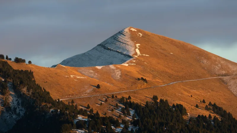 Lever de soleil sur les crêtes : comment photographier la lumière pyrénéenne depuis votre campement