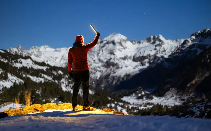 Sous les étoiles pyrénéennes : le guide complet de la randonnée nocturne en montagne